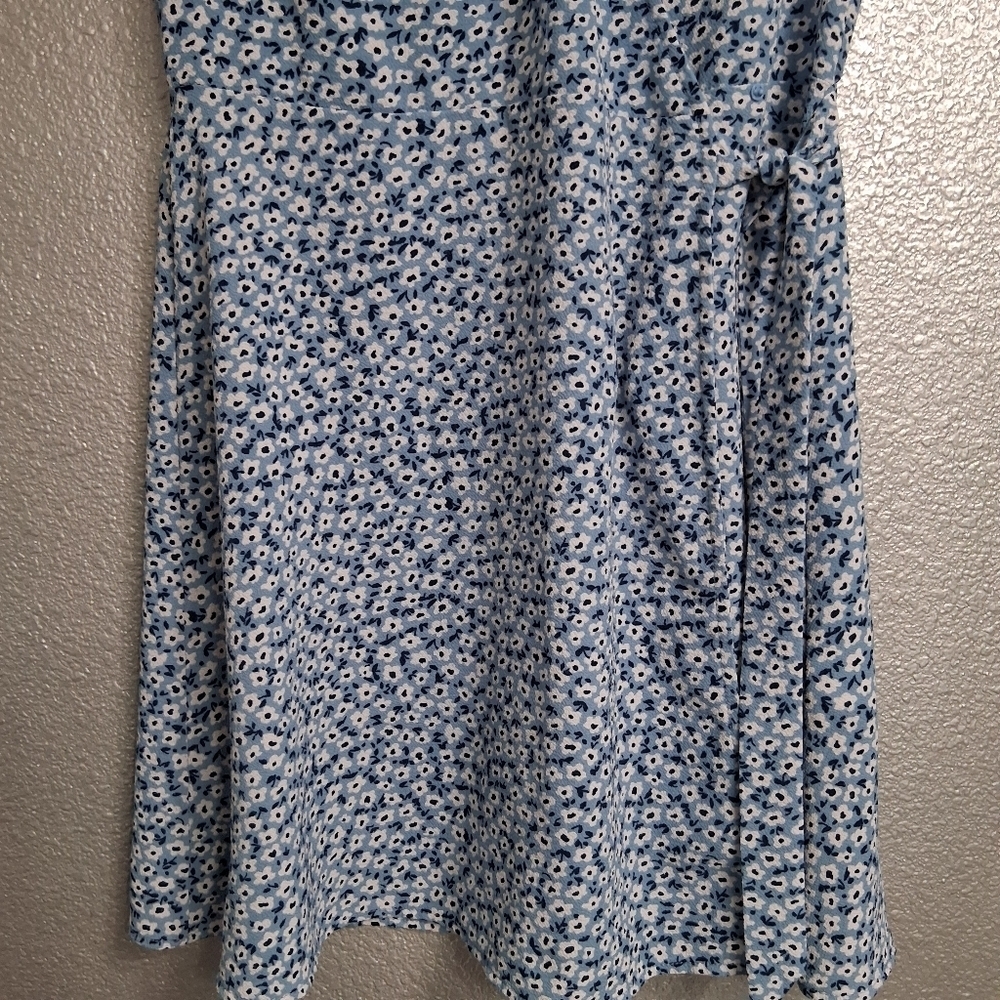 H&M Divided Blue & White Floral Wrap Dress Size 10 - Picture 9 of 12